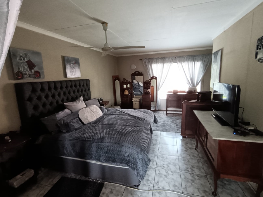 6 Bedroom Property for Sale in Cashan North West